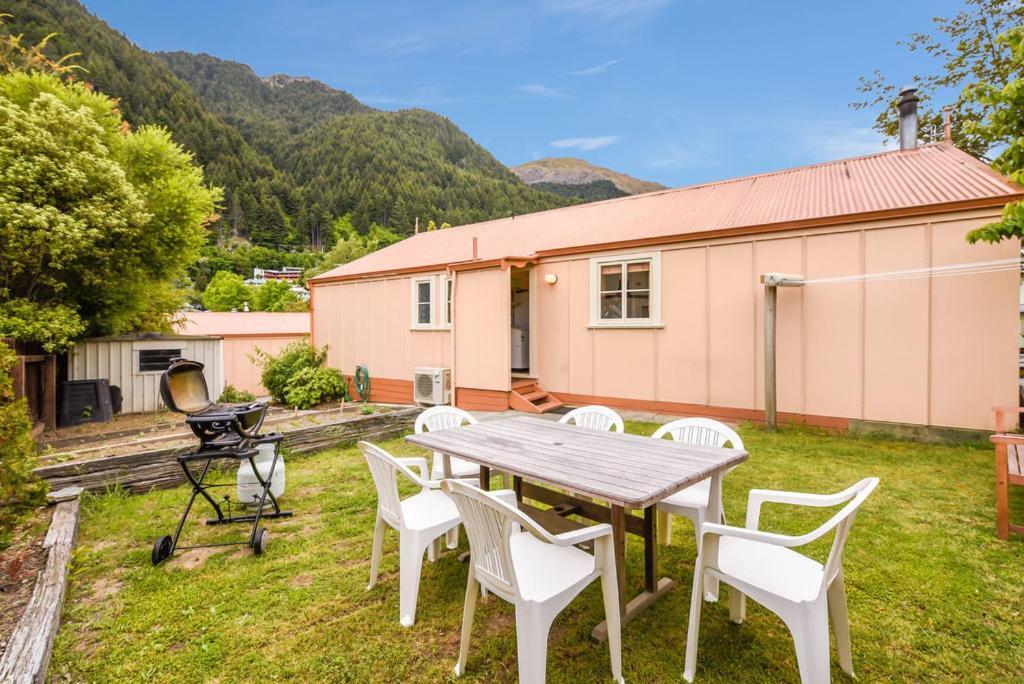 Central Peach - Queenstown Holiday Home المظهر الخارجي الصورة