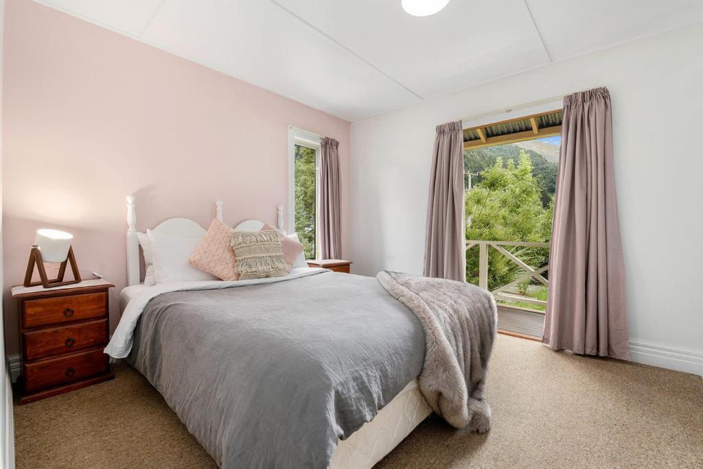 Central Peach - Queenstown Holiday Home المظهر الخارجي الصورة