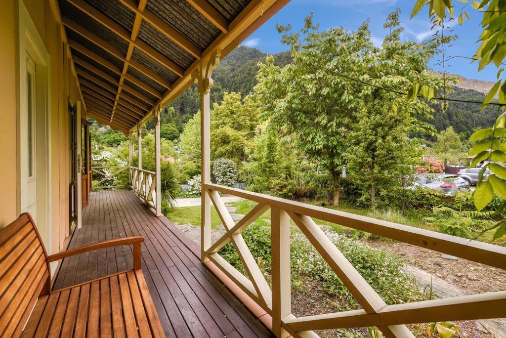 Central Peach - Queenstown Holiday Home المظهر الخارجي الصورة