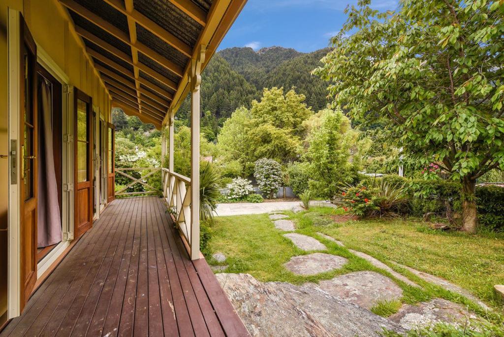 Central Peach - Queenstown Holiday Home المظهر الخارجي الصورة